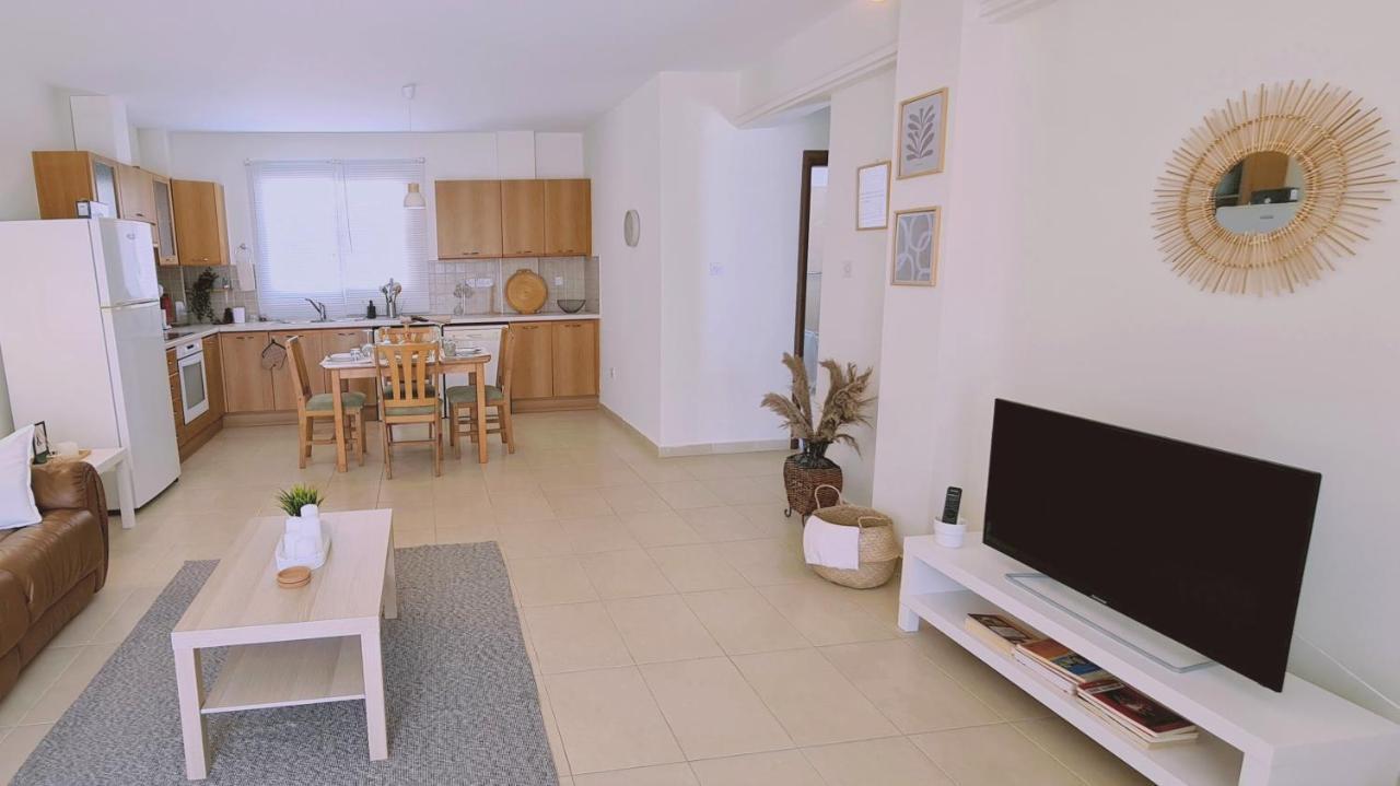 Stay Sunny Palms Apartment Oroklini Exterior foto